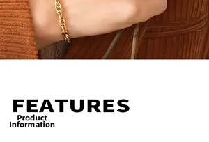 Vue rapprochée d'un bracelet à maillons épais dorés avec une finition vintage polie chic