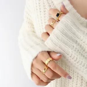 Ensemble de bagues en acier inoxydable plaqué or 18k avec pierre noire et motifs ajourés