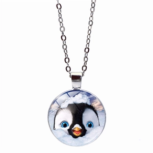 Collier pingouin de dessin animé avec cadre en alliage d'argent et pendentif en verre