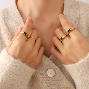 Elegant 18K gold plated titanium ring with emerald green zircon for women fashion