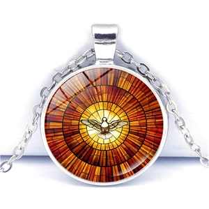 Collar con colgante de paloma en cristal de colores estilo vidriera y cadena plateada