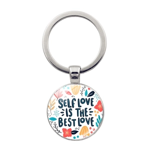 Portachiavi tondo argento con testo Self Love Is The Best Love e motivi floreali