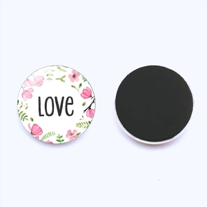 Calamita da frigo rotonda in vetro con design floreale LOVE e retro magnetico