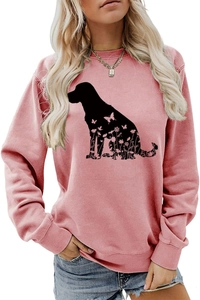 Détail de l'imprimé silhouette de chien et fleurs sur sweat rose à manches longues