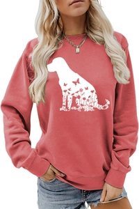 Détail d'un sweat à col rond rouge avec silhouette de chien à fleurs sur le devant