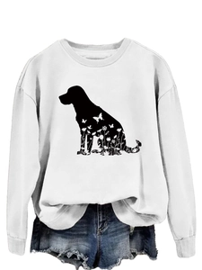 Détail du sweat blanc à col rond avec silhouette de chien noire et imprimé floral