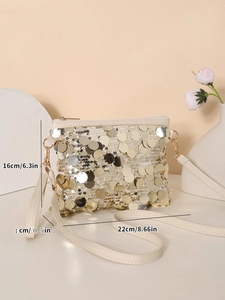 Dettaglio borsa a tracolla con paillettes con dimensioni 22cm di larghezza e 16cm