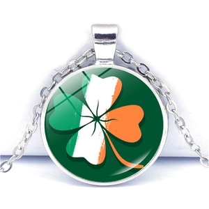 Collier trèfle chanceux aux couleurs de l'Irlande avec pendentif en verre cristal