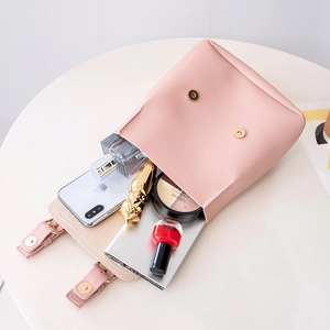 Petit sac à dos rose en similicuir pour femme avec rangement pour objets quotidiens