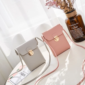 Sacs de téléphone verticaux en cuir rose et gris avec fermoirs dorés ronds
