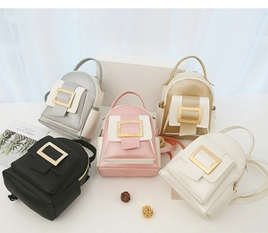Groupe de mini-sacs à dos en cuir PU colorés avec grandes boucles métalliques et tons contrastés