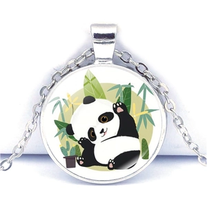 Collier avec pendentif rond de panda et décor de bambous sur chaîne argentée