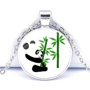 Collier avec pendentif rond en verre, motif panda et bambou sur une chaîne argentée