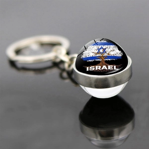 Détail du porte-clés boule de verre drapeau Israël arbre de vie avec anneau en métal argenté