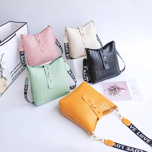 Women Crocodile Pattern PU Leather Bucket Bag Wide Letter Print Shoulder Strap Casual Shoulder Crossbody Bag Fashion Handbag Purse