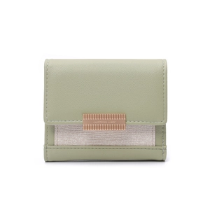 Detail of tricolor short wallet with lychee texture and rose gold metal clasp
