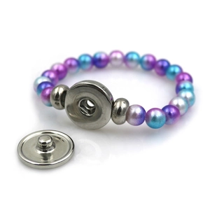 Bracelet en perles dégradées colorées avec bouton pression et perles bleues et violettes