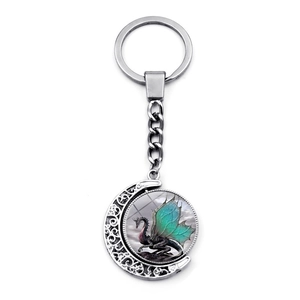 Fantasy Schlüsselanhänger mit blauem Drachen, drehbarem Mondanhänger und silbernem Ring