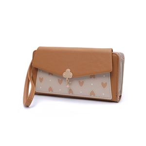 Portefeuille long marron pour femme avec motifs de cœurs et dragonne amovible