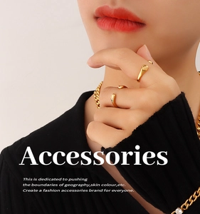 Detail of 18K gold plated minimalist open ring and chunky chain necklace on model