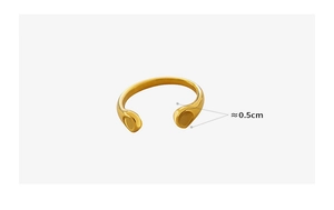 Detail showing the 0.5cm opening and polished 18K gold plated minimalist ring surface