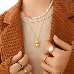 Colliers superposés plaqués or 18K avec pendentif ours et ensemble de bagues pour femmes