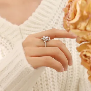Bague Noeud Elégante Entrelacée Cuivre Zircon Rond Pierre Gemme Etincelante Bijoux Mode Pour Femmes Cadeau Couleur Argent