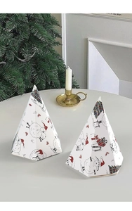 Détail de boîtes à bonbons de Noël avec illustrations festives de mouton et de sapin