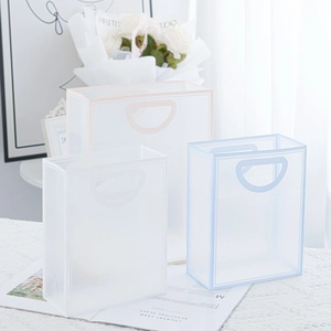 Διαφανείς ματ πλαστικές τσάντες δώρου PP με λαβές D σε λευκό, μπλε και ροζ κομψό στυλ