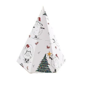 Boîte à bonbons sapin de Noël avec moutons dessinés à la main et motifs festifs