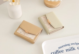 Portefeuilles courts en similicuir avec boucles feuille dorée et détails floraux
