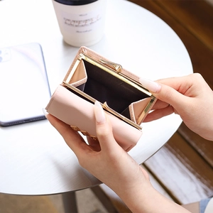 Rosa PU-Leder Damen Geldbörse im Tri-Fold-Design mit goldenem Münzfach-Verschluss