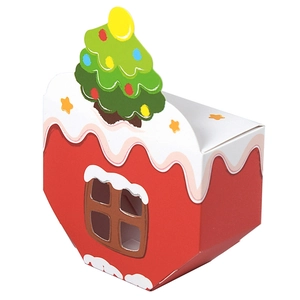 Rote Weihnachts-Geschenkbox in Hausform mit grünem Baum und hohlem Fensterdesign
