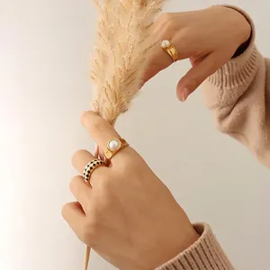 Retro 18K gold plated titanium steel rings set with imitation pearls and checkered enamel