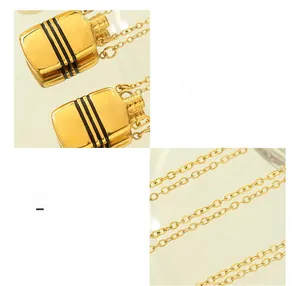 Vue détaillée du pendentif flacon de parfum doré 18 carats avec rayures noires