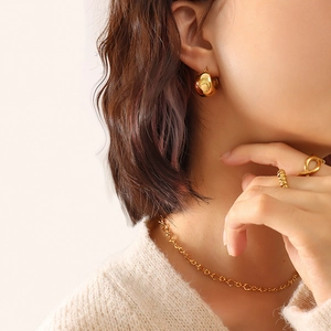 Chunky Hoop Earrings Titanium Steel 18K Gold Plated C-Shaped Ribbed Texture Geometric Minimalist Jewelry For Women