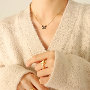 Collier Pendentif Papillon Acier Titane Plaqué Or Émail Bohème Vintage Mode Chaîne De Clavicule Pour Femmes