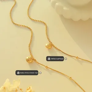 Collier en or 18 carats avec chaîne serpent et pendentif pièce gravée Lucky
