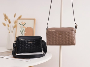 Détails de sacs bandoulière matelassés à vagues avec fermetures éclair en noir et beige