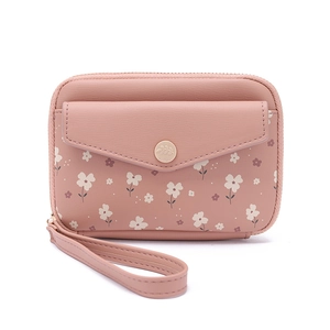 Détails du protège-passeport floral avec fermeture éclair dorée et dragonne en cuir