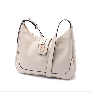 Sac sous le bras en similicuir beige minimaliste avec boucle dorée et bandoulière