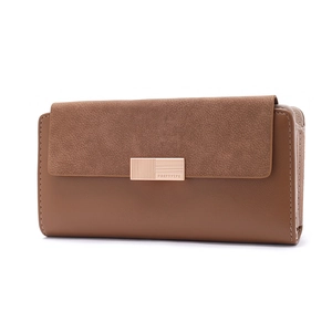 Vue détaillée du portefeuille long marron bi-matière avec fermoir métallique chic