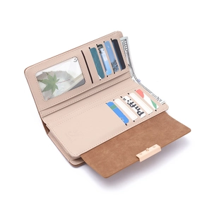 Portefeuille long pour femme en cuir beige et marron avec porte-cartes et fermoir en métal