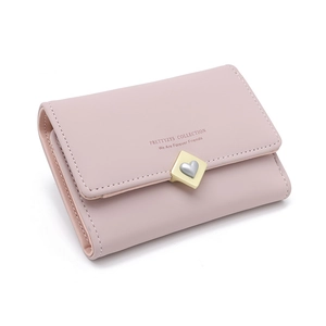 Portefeuille en similicuir rose mat avec fermoir cœur doré et surpiqûres précises