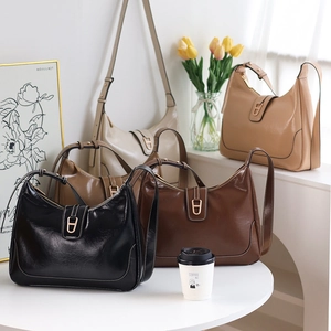 Sac Sous le Bras en Cuir PU Mode Femme Sac à Bandoulière Hobo Brillant Rétro Avec Boucle Métallique Couleur Unie Sac à Main Navettage