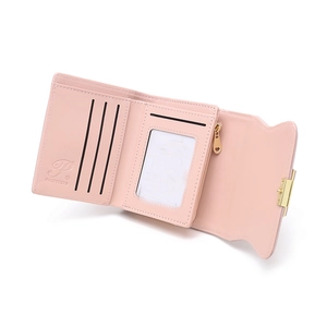 Vue détaillée de l'intérieur d'un portefeuille rose en cuir PU avec fentes pour cartes