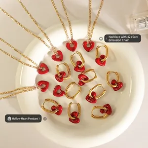 Elegantes Schmuckset mit goldenem Herzanhänger und ovalen Creolen für Damen