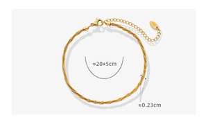 Close-up of 18K gold-plated stainless steel chain with lobster clasp and K18 tag