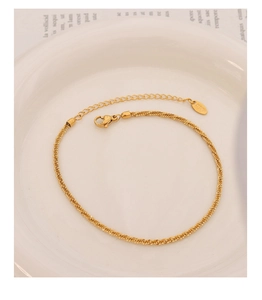 Detailed close-up of a 18K gold-plated twisted rope chain with a K18 engraved tag