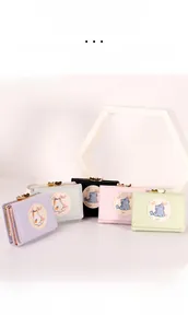 Portefeuilles colorés à motif de chat avec breloques cœur dorées en cinq tons pastel